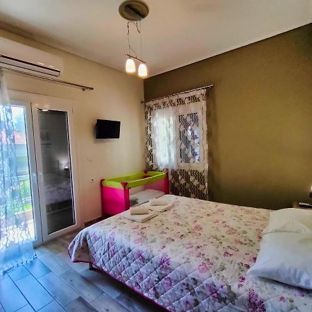 Luxury Lila House Under The Rocks Apartment Kalambaka Exterior foto
