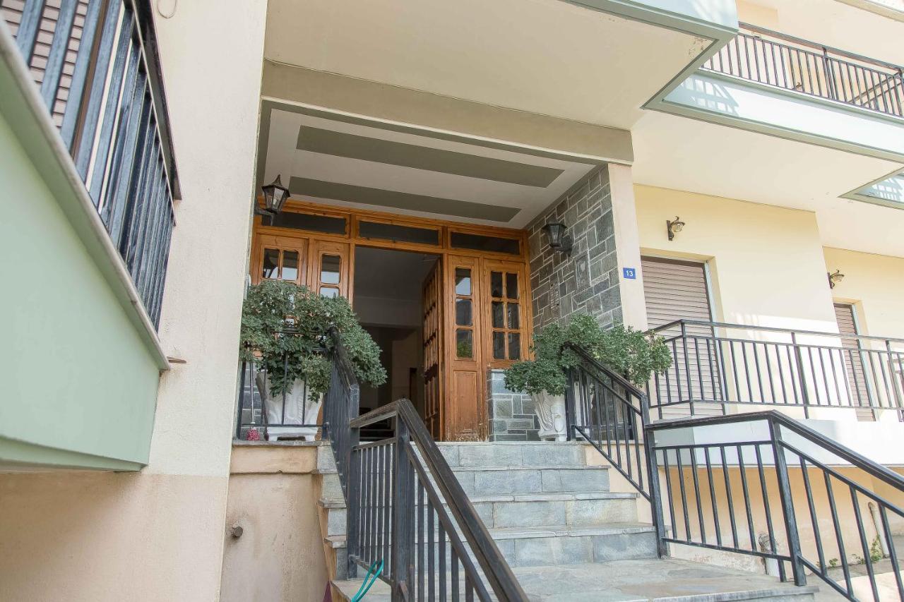 Luxury Lila House Under The Rocks Apartment Kalambaka Exterior foto