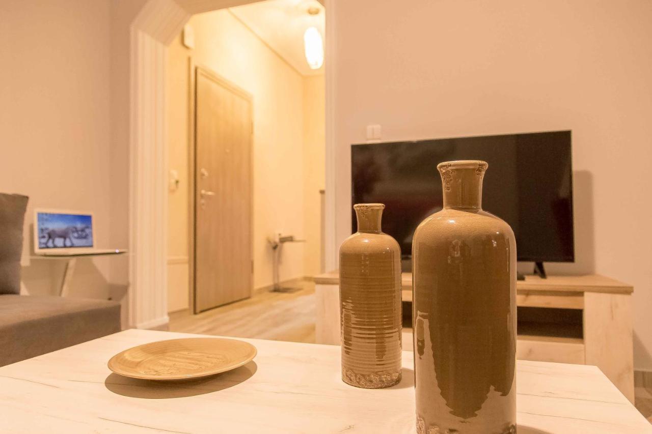 Luxury Lila House Under The Rocks Apartment Kalambaka Exterior foto