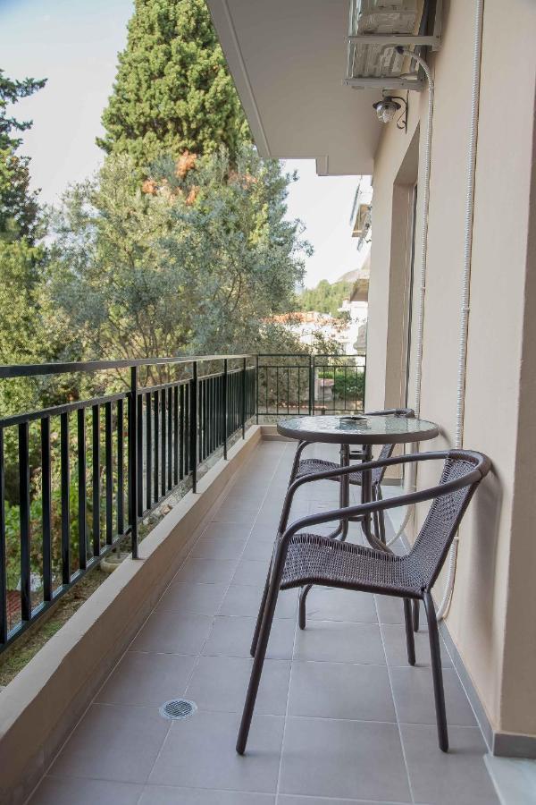Luxury Lila House Under The Rocks Apartment Kalambaka Exterior foto