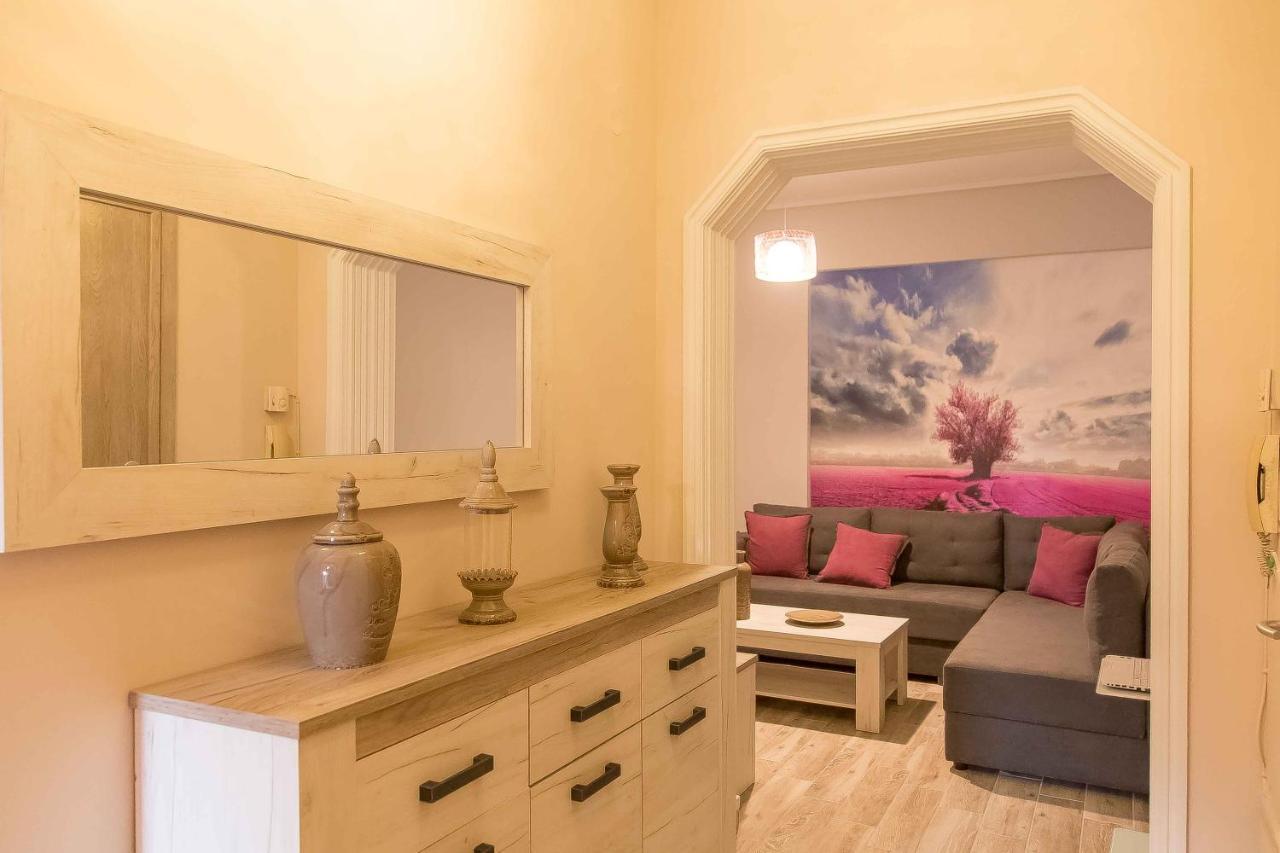 Luxury Lila House Under The Rocks Apartment Kalambaka Exterior foto