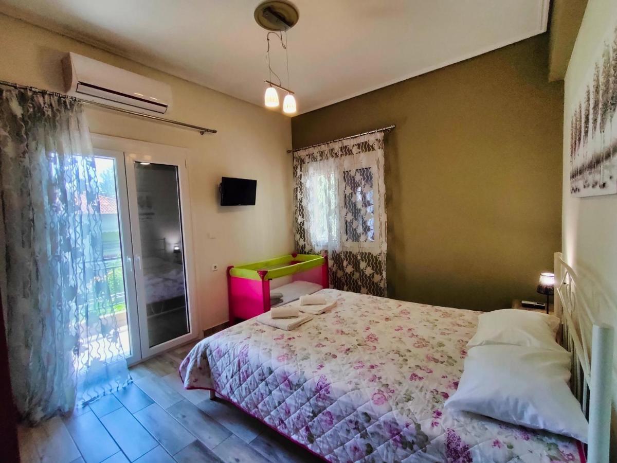 Luxury Lila House Under The Rocks Apartment Kalambaka Exterior foto